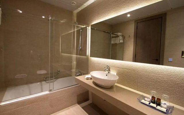 Promenade Hotel