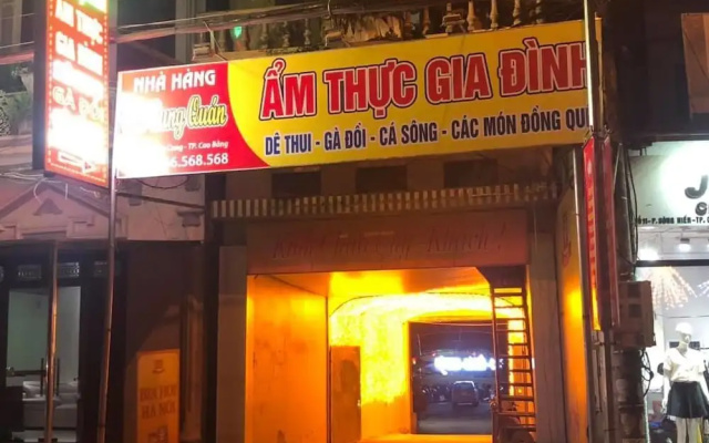 Gold Hotel