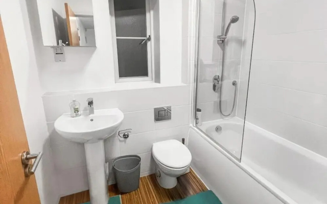 6 Bedroom House in Milton Keynes