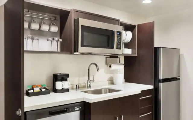 Home2 Suites By Hilton Milwaukee West