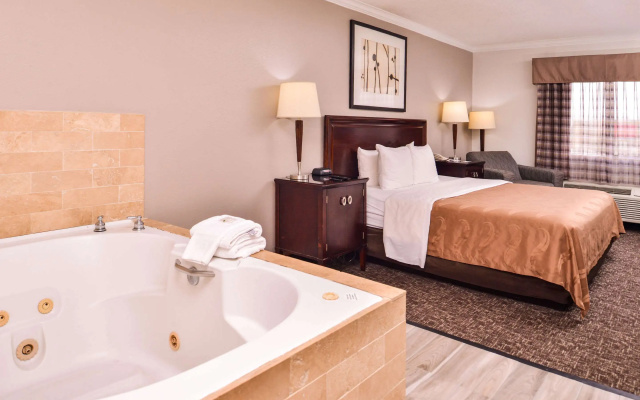 Quality Inn & Suites Beaumont