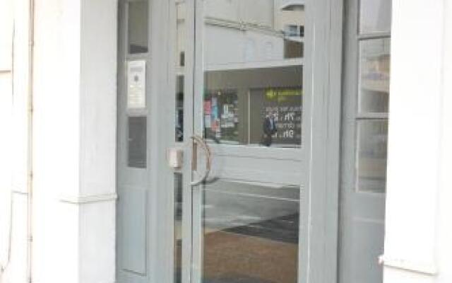 Отель DORMIR EN VILLE - Centre La Baule - 500 m de la plage Франция, Ла Боль Ескоблак - отзывы, цены и фото номеров - забронировать отель DORMIR EN VILLE - Centre La Baule - 500 m de la plage онлайн вид на фасад