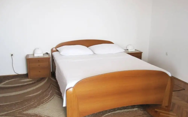 Sea View Apartment Serene, Sleeps 7