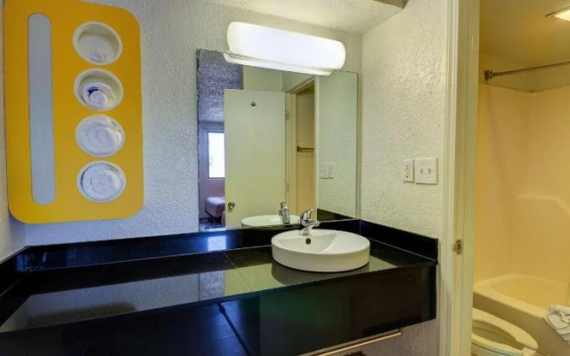 Economy Hotel Plus