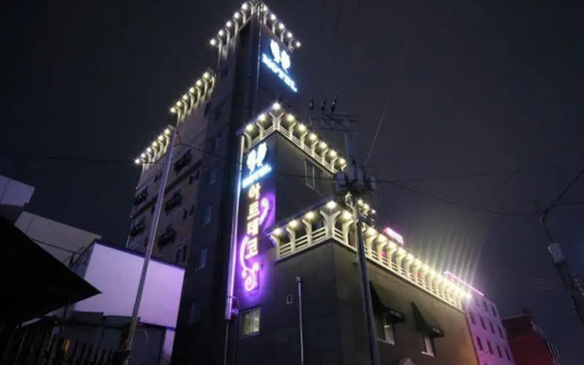 Artdeco Motel
