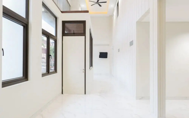OYO Life 1830 Mandala Residence