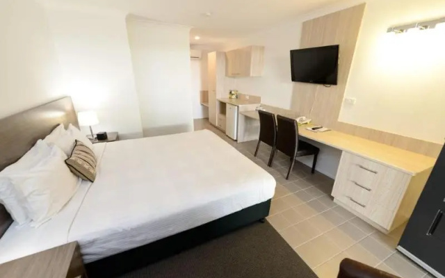 Smart Motels Bert Hinkler