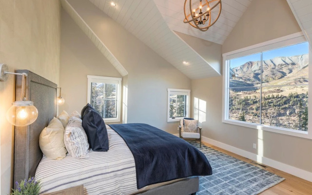 Overlook Haus by Exceptional Stays