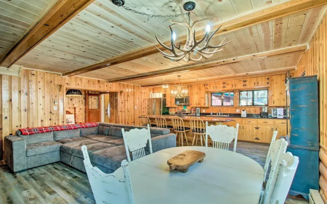 Furnished Patio & Fire Pit: Pinetop Cabin!