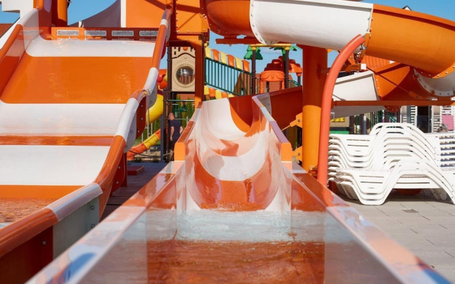 Apartment With a Pool, Attractions for Children