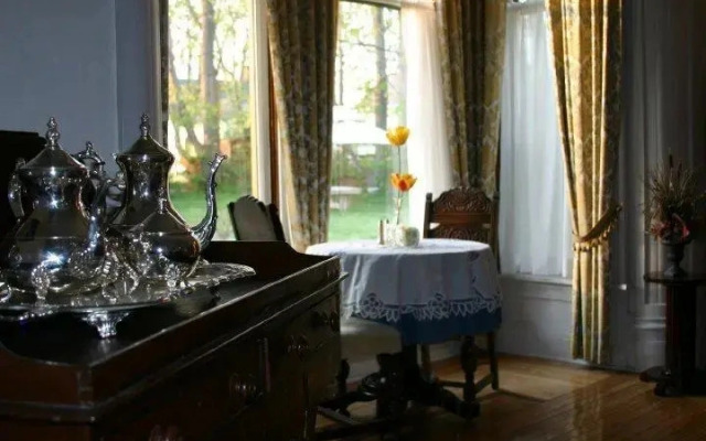The Clockmakers Inn