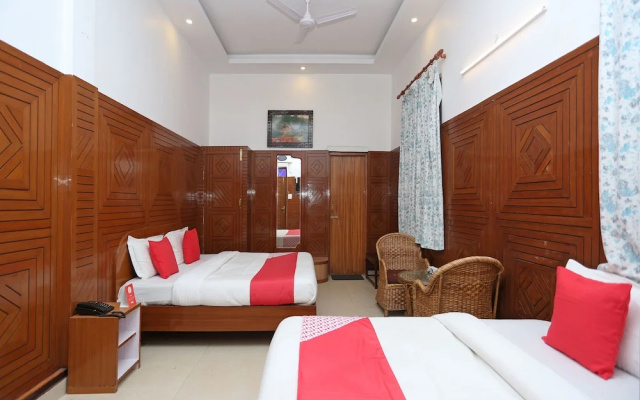 OYO 10653 Hotel Clark
