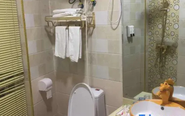 Caoxian Lijing Business Hotel