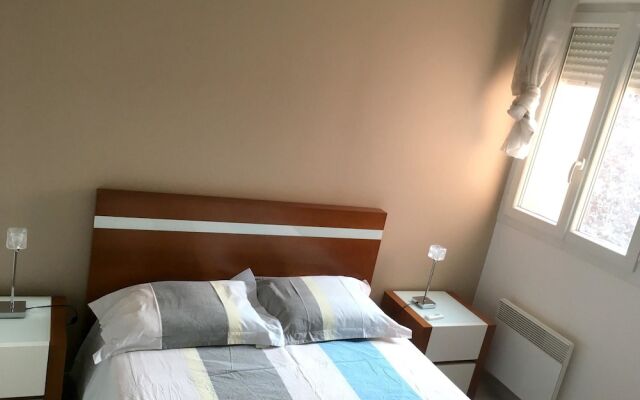 Апартаменты Apartment With 2 Bedrooms in Bagnolet, With Terrace and Wifi комната для гостей
