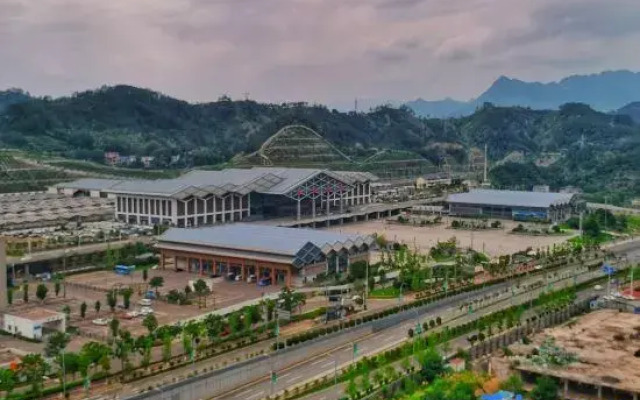 Yunbian Youjia Inn (Zhangjiajie West Station)