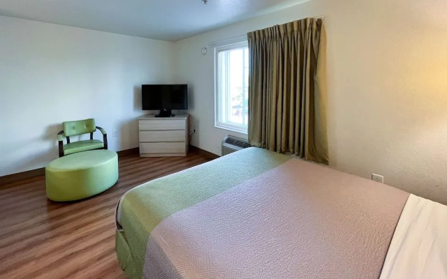 Studio 6 Belmont, CA – San Francisco - Redwood