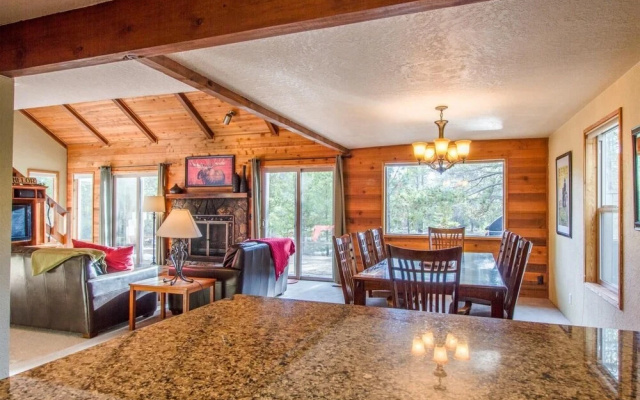 Camas 12 House