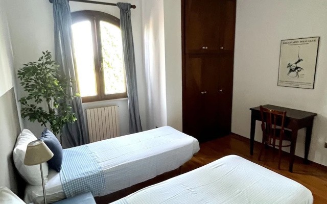 Tuscan Villa 5mins From Beach, Sleeps 8, ev Point