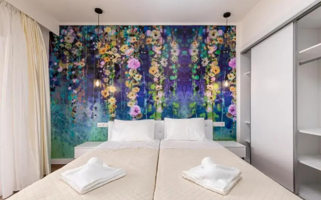 Aqua Luxury Suites by Estia