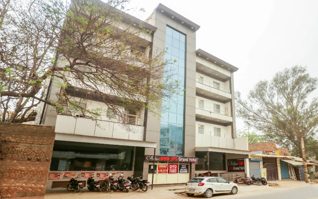 OYO 79898 Grand Hotel