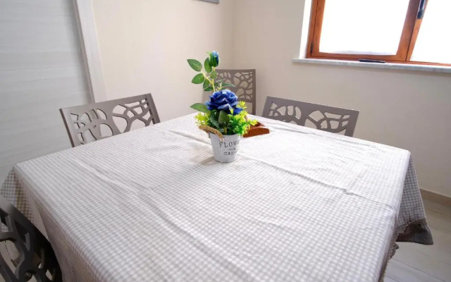 La rosa dei venti, apartment 1