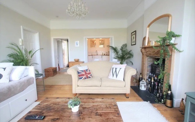 Elegant One Bedroom Home in the Heart of Clifton