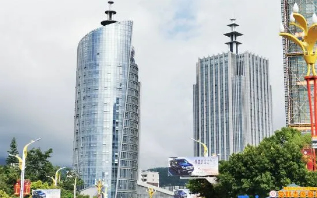 Yulong Business Hotel