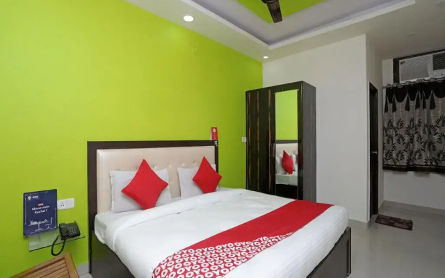 Super OYO 14332 Raj Palace