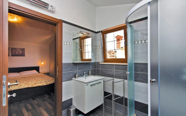 Amazing Home in Liznjan With Wifi and 2 Bedrooms