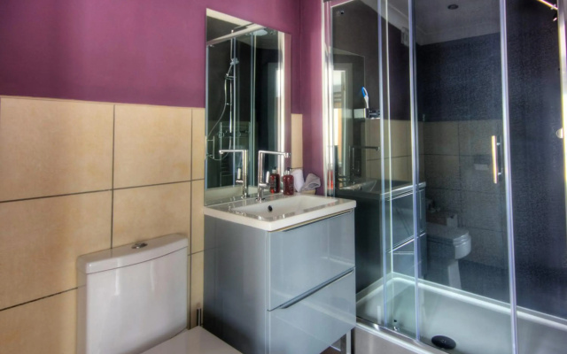 Thistle Apartment, Main street, Golspie