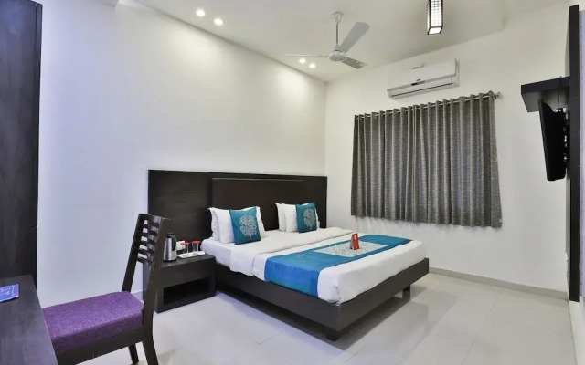 OYO 3243 Hotel Aditya Gir