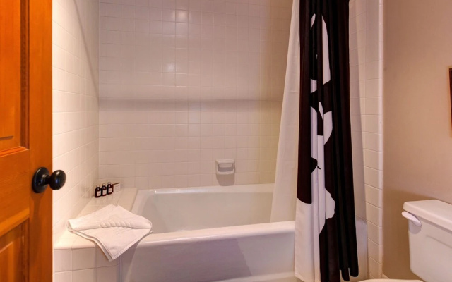 Abode At Ontario Lodge