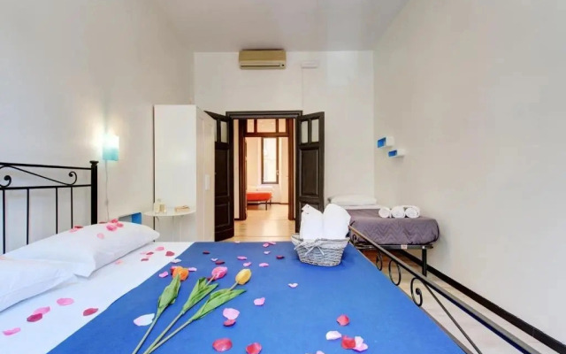Ad Hoc Guesthouse