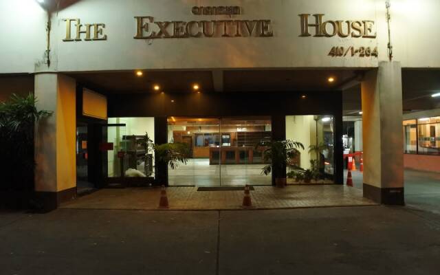Отель The Executive House вид на фасад