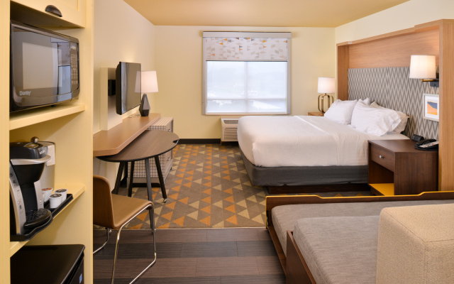 Holiday Inn Kansas City Airport by IHG