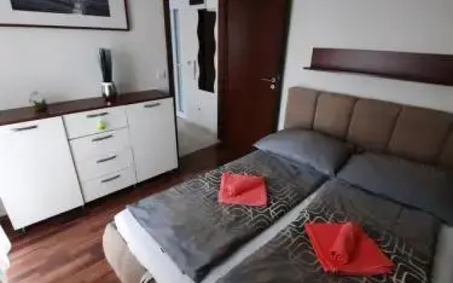 Dinda Apartman