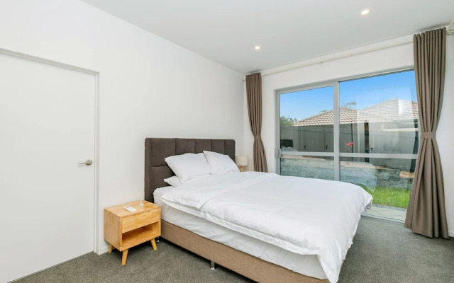 Hero Holiday House