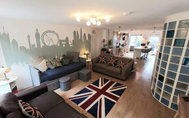 Stunning Bespoke 3-bed House in Central London