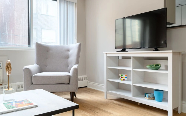 Bold Downtown Montréal Suites by Sonder