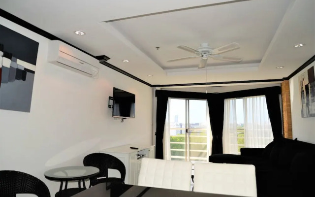 Stylish 2 bed Condo Jomtien