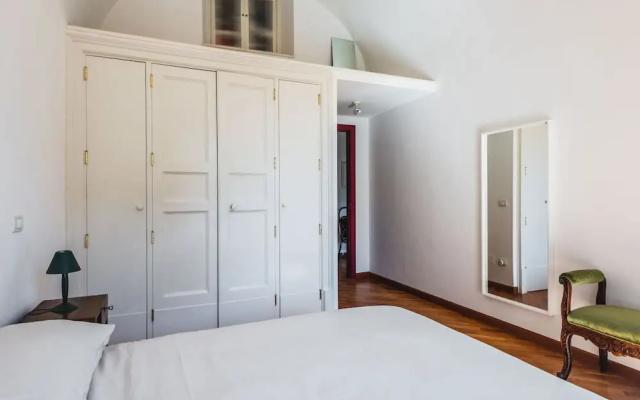 Maddalena Classic Apartment by Wonderful Italy