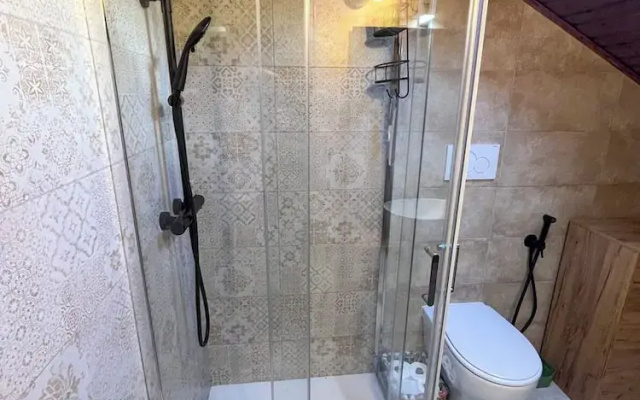 Renovated Mountain View Apartment