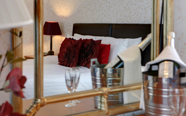 Muthu Queens Hotel