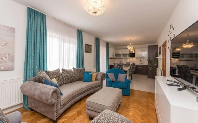 Magnificent Villa Mande With Pool, Vrana Lake