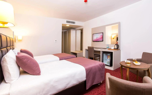 Perla Arya Hotel