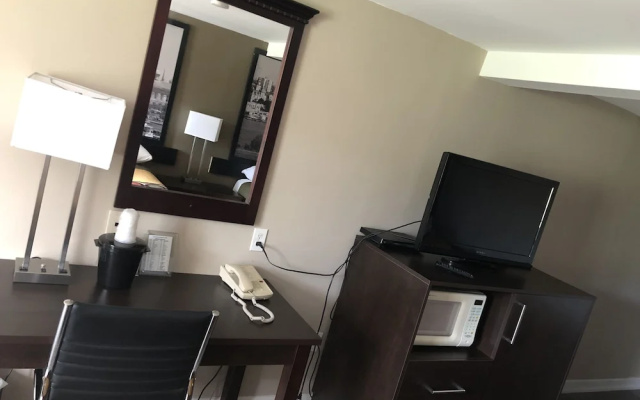 Super 8 Kingston