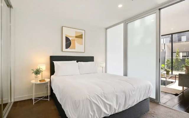 Bright 1BR Apartment Near Maribyrnong River