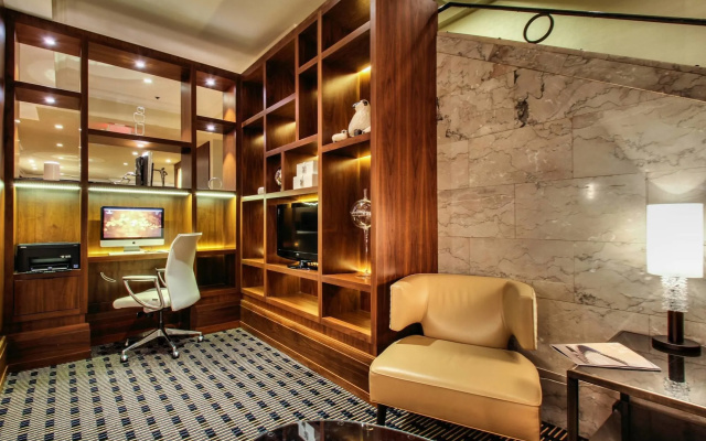 Renaissance Des Moines Savery Hotel