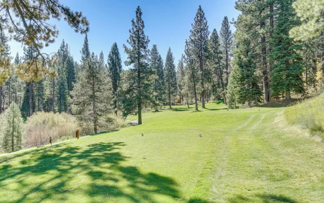 Family-friendly Truckee Cabin Near Ski Shuttle!