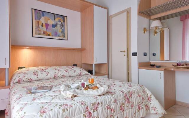 Hotel Angelini Римини комната для гостей
